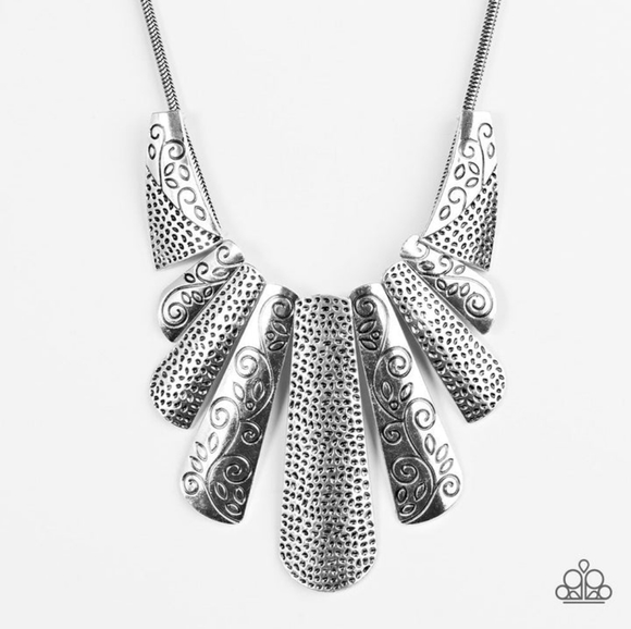 Untamed silver Necklace and earrings - Picture 1 of 3